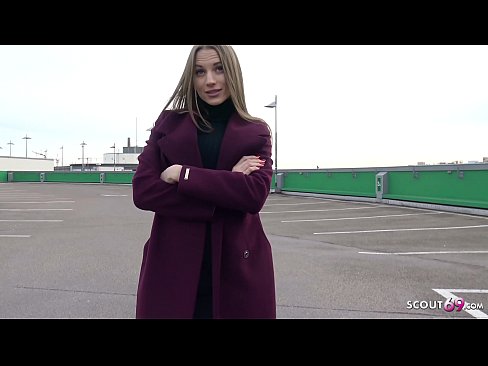 ❤️ ドイツ人スカウトマンは、夢のようにスティール、駐車場のテルテル、お金のためのセクシーに触れることです。 ️ 上質ポルノ ❌️❤